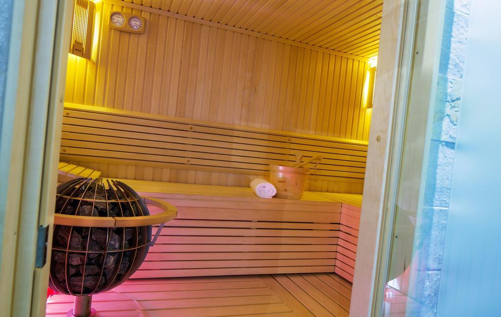 Wellness- Und Schneesporthotel Christiania Саас-Алмагел Екстериор снимка