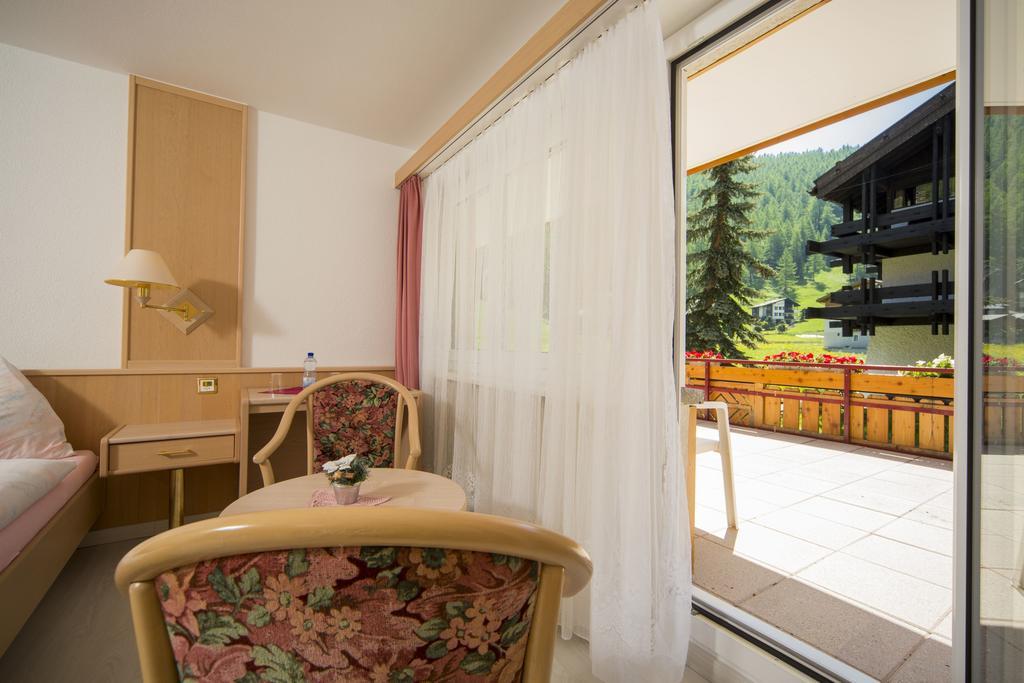 Wellness- Und Schneesporthotel Christiania Саас-Алмагел Екстериор снимка