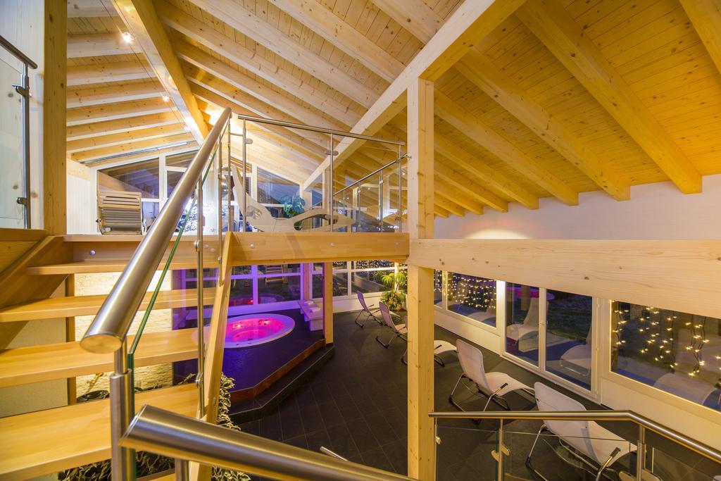 Wellness- Und Schneesporthotel Christiania Саас-Алмагел Екстериор снимка