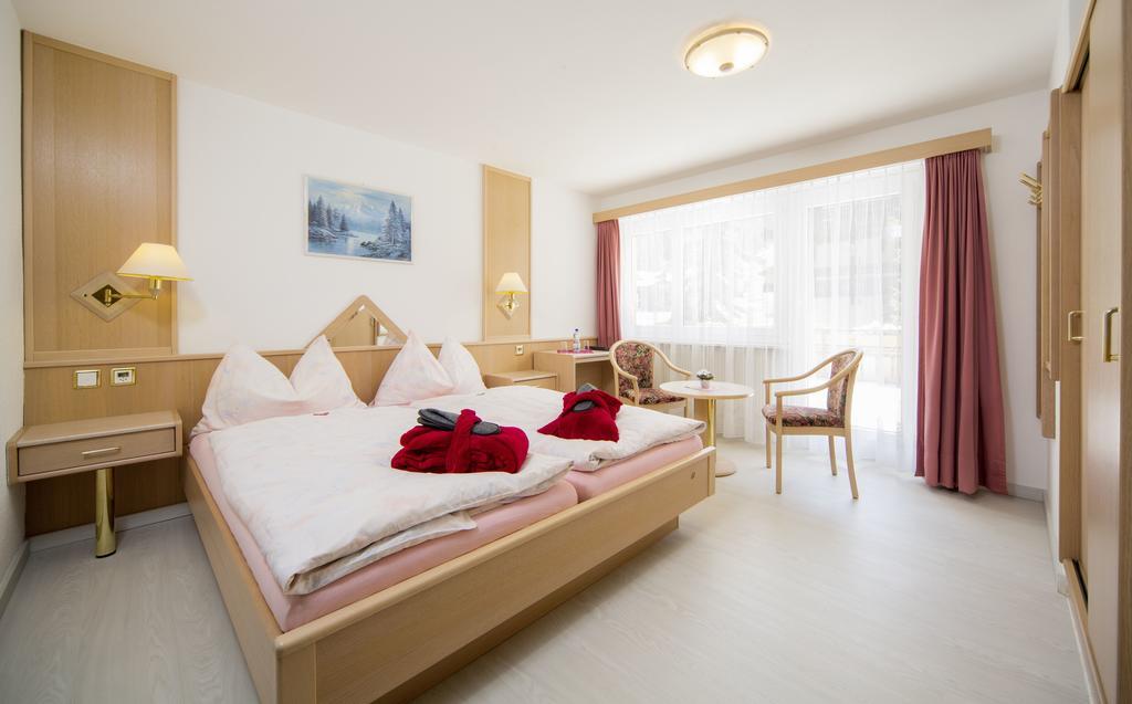 Wellness- Und Schneesporthotel Christiania Саас-Алмагел Екстериор снимка