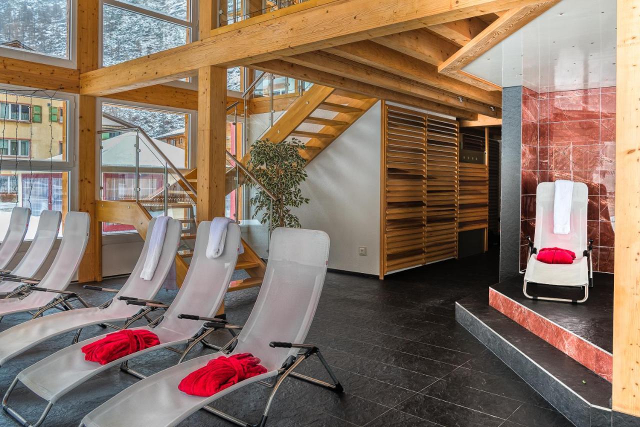 Wellness- Und Schneesporthotel Christiania Саас-Алмагел Екстериор снимка