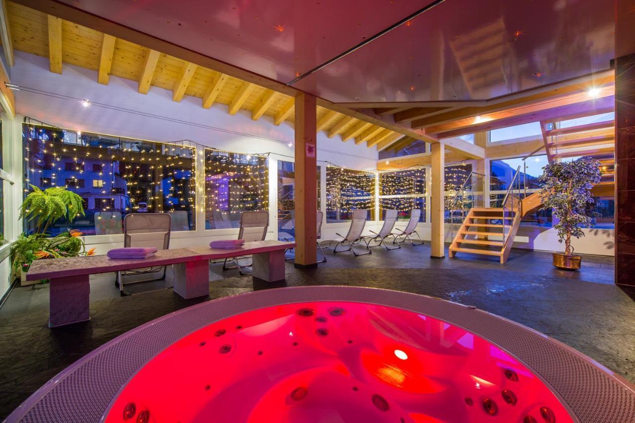 Wellness- Und Schneesporthotel Christiania Саас-Алмагел Екстериор снимка
